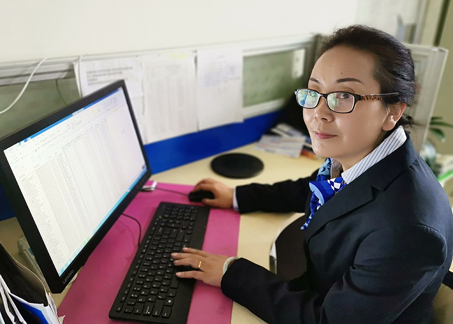 1554952098684538.jpg 區(qū)內(nèi)營(yíng)銷中心卓瑪次仁.jpg