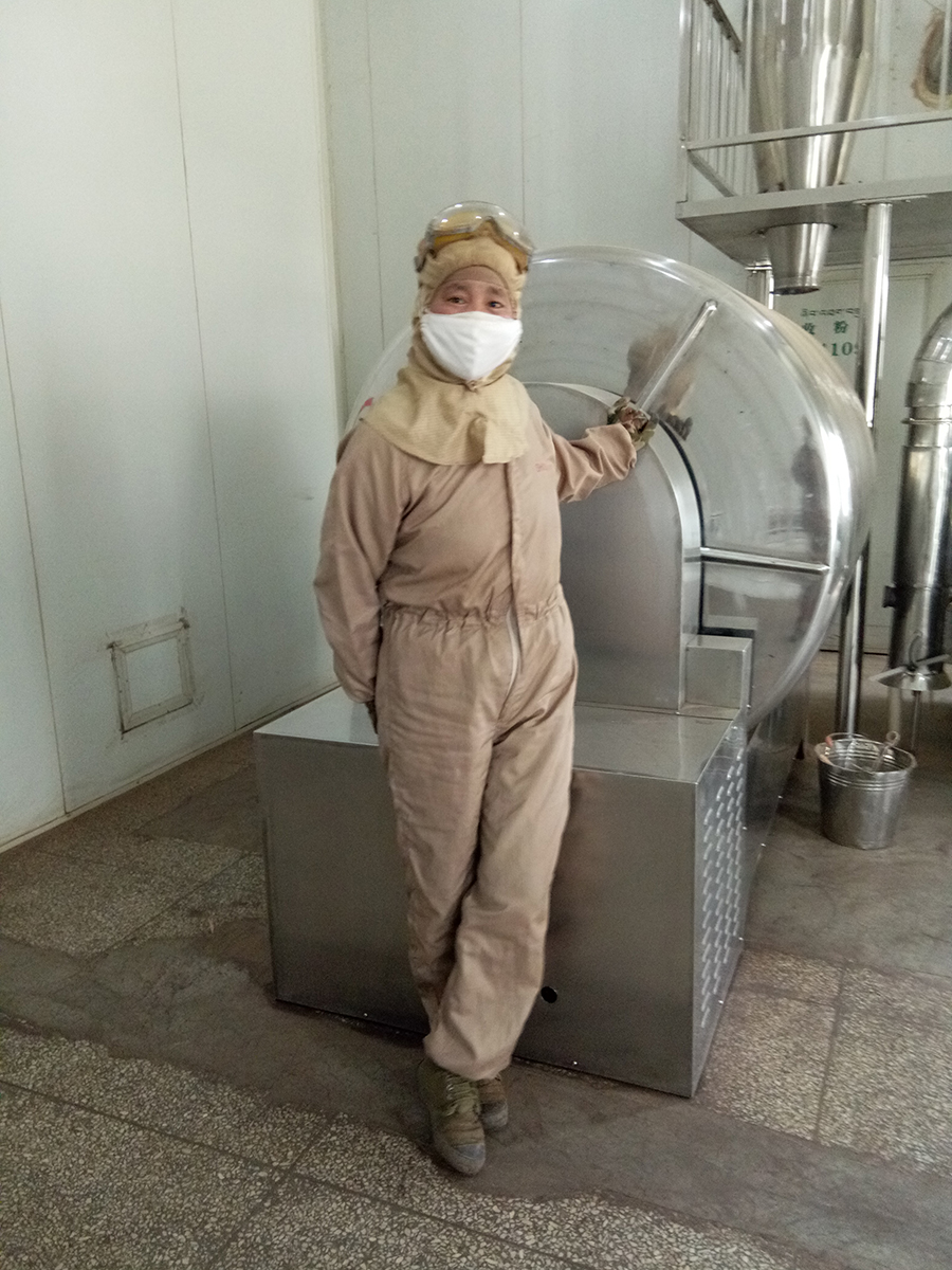 1554953656165889.jpg 生產(chǎn)部粉碎1 達(dá)倉(cāng).jpg